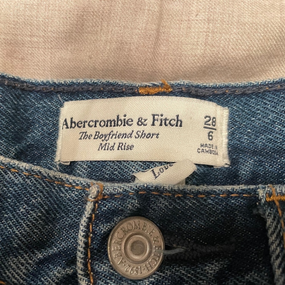 Abercrombie and fitch- the boyfriend short mid rise